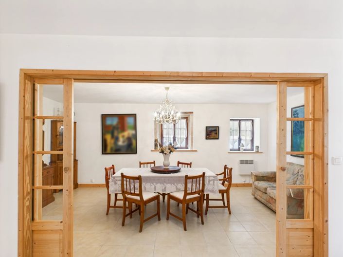 Image No.12-8 Bed House for sale