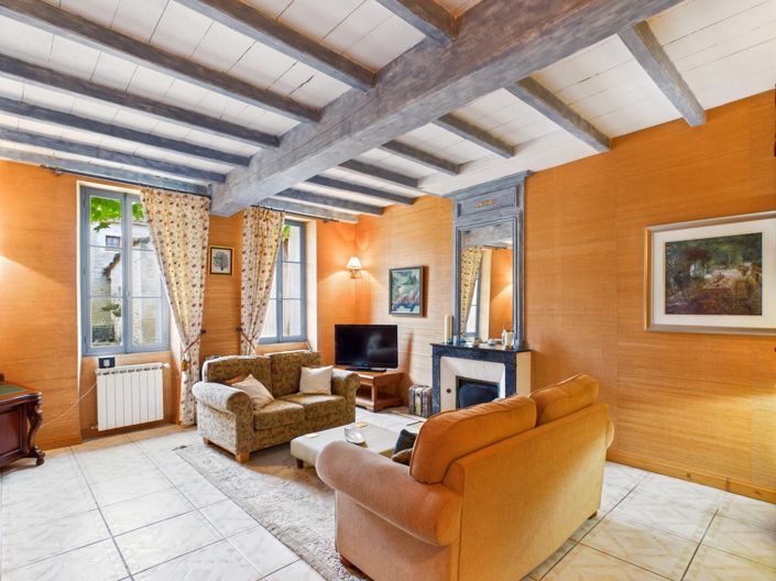 Image No.6-8 Bed House for sale