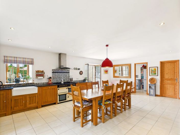 Image No.7-8 Bed House for sale