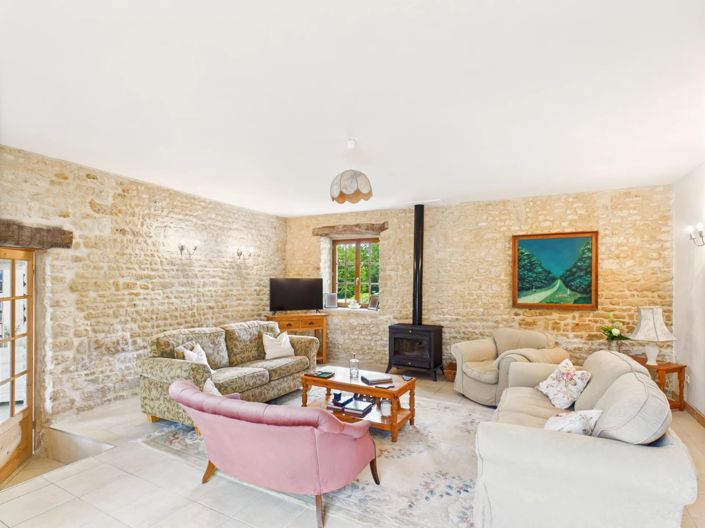 Image No.9-8 Bed House for sale