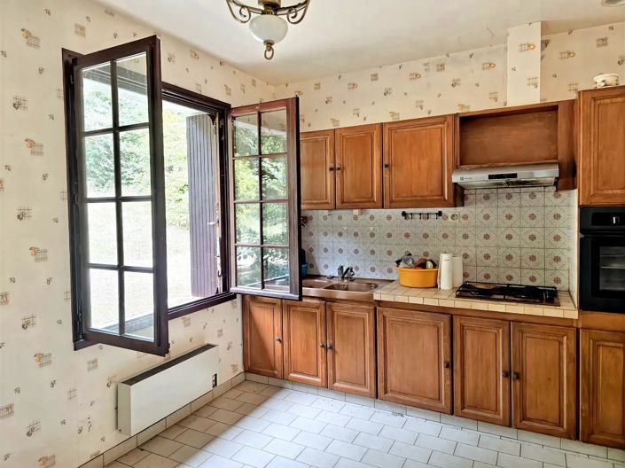 Image No.8-5 Bed House for sale