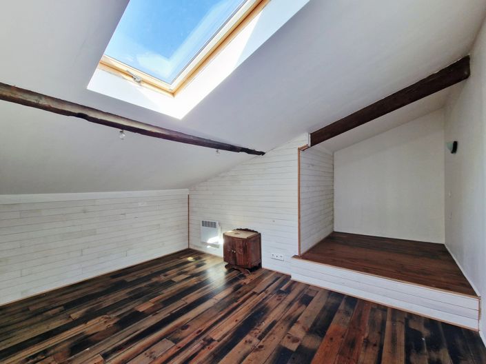 Image No.8-6 Bed House for sale