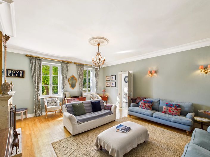 Image No.5-6 Bed House for sale