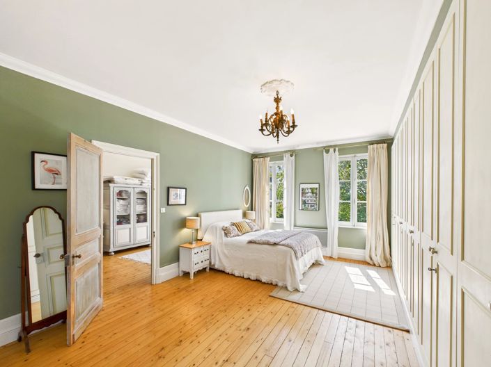 Image No.6-6 Bed House for sale