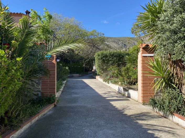 Image No.5-12 Bed House for sale