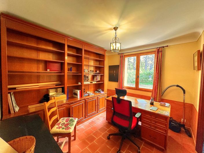 Image No.14-3 Bed House for sale