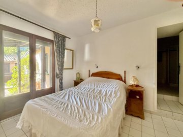 81baef4d609ffaf0770cc343d547d94b8300aaa89e192