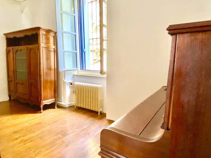 Image No.12-6 Bed House for sale