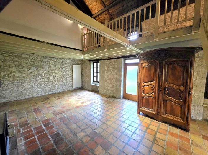 Image No.6-4 Bed House for sale