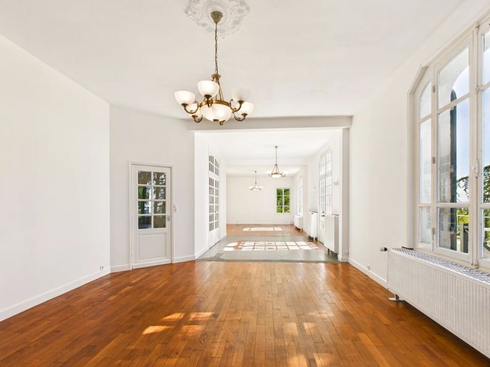 Image No.3-8 Bed House for sale