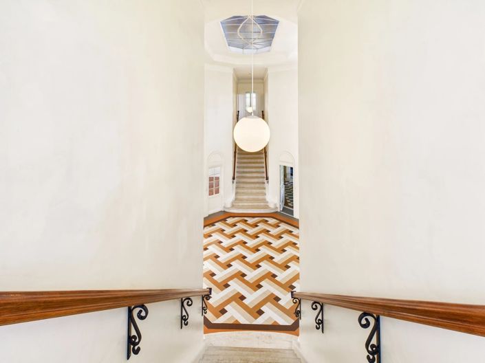 Image No.5-8 Bed House for sale