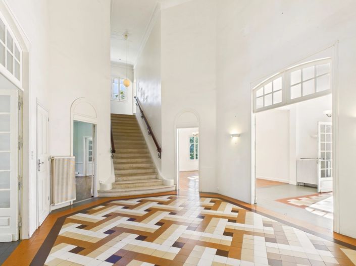 Image No.6-8 Bed House for sale