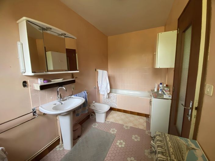 Image No.8-2 Bed House for sale