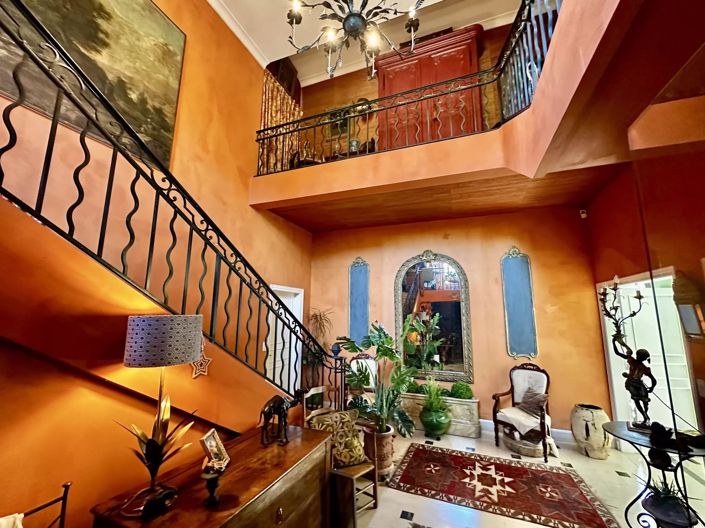 Image No.8-8 Bed House for sale