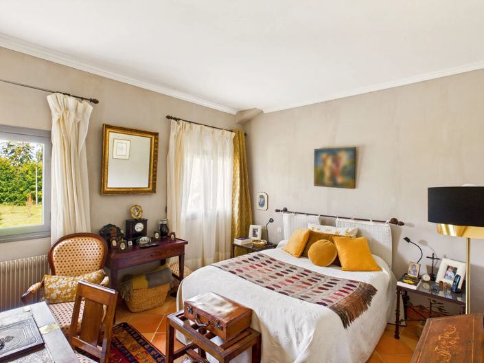 Image No.9-8 Bed House for sale