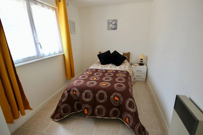 Image No.8-8 Bed House for sale