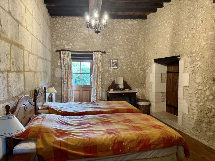 Image No.7-7 Bed House for sale