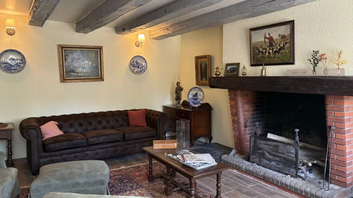 Image No.8-7 Bed House for sale