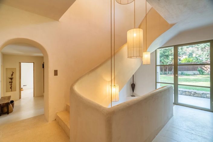 Image No.14-7 Bed Property for sale