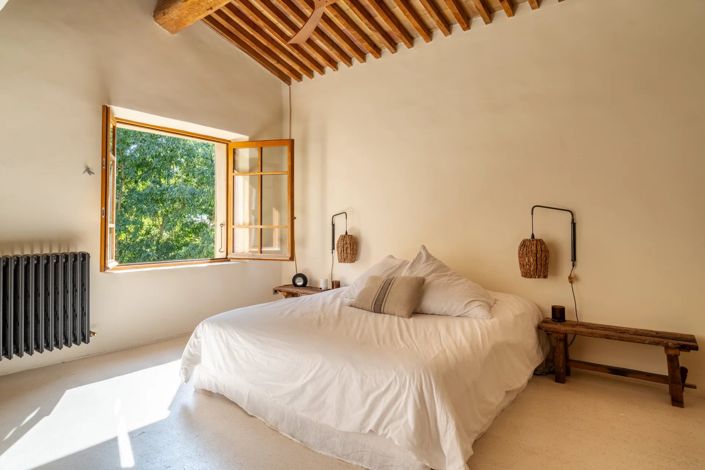 Image No.15-7 Bed Property for sale