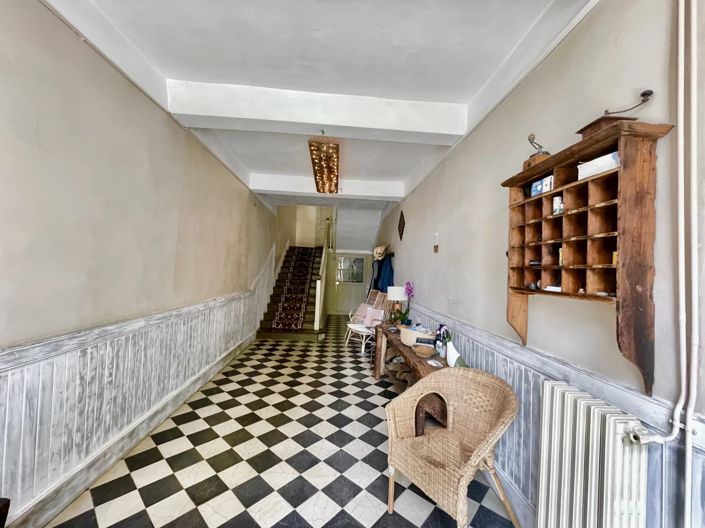 Image No.5-11 Bed House for sale