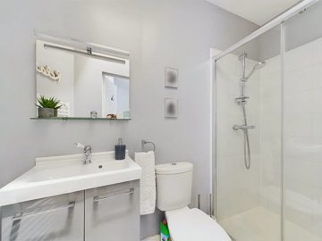 9070e5fc9681554b381f8a7bb3aacc3dc0ff2e7115192