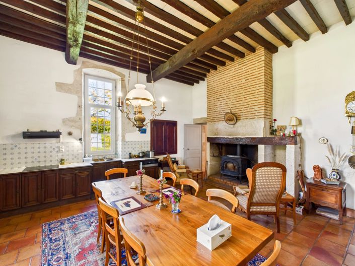 Image No.5-8 Bed House for sale