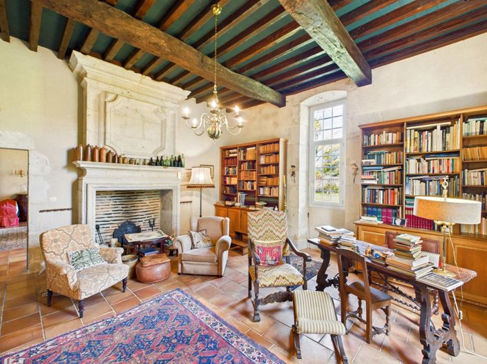 Image No.9-8 Bed House for sale