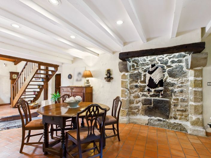 Image No.10-5 Bed House for sale