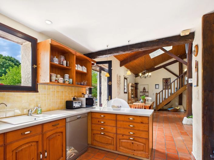 Image No.8-5 Bed House for sale