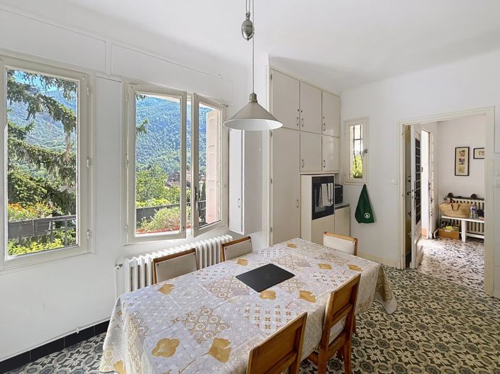 Image No.8-5 Bed House for sale