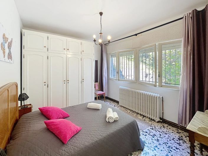 Image No.9-5 Bed House for sale