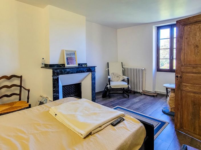 Image No.12-6 Bed House for sale