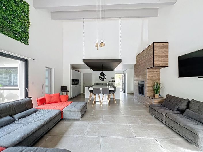 Image No.9-5 Bed House for sale