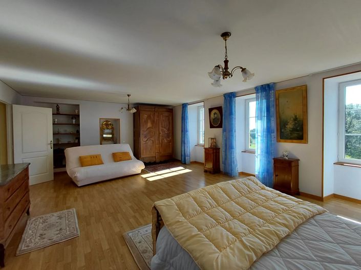 Image No.12-6 Bed House for sale