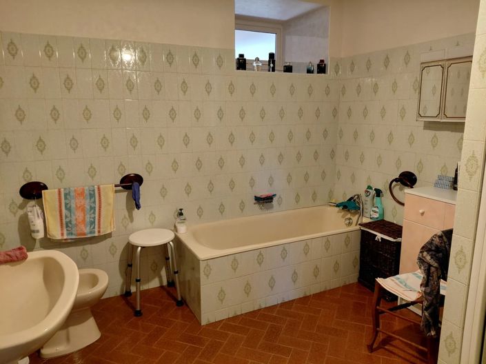 Image No.9-6 Bed House for sale