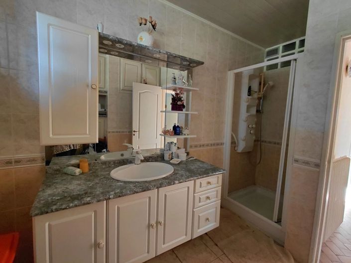 Image No.7-7 Bed House for sale