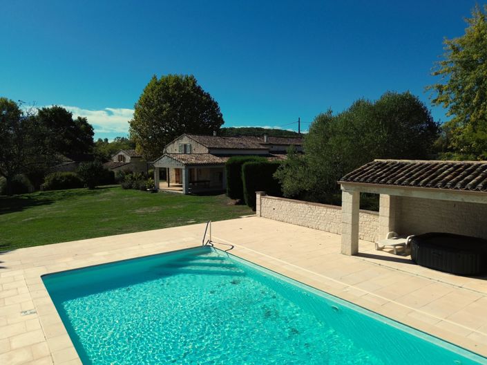 Image No.2-8 Bed House for sale