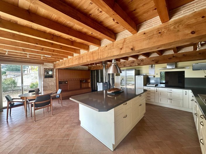 Image No.4-8 Bed House for sale