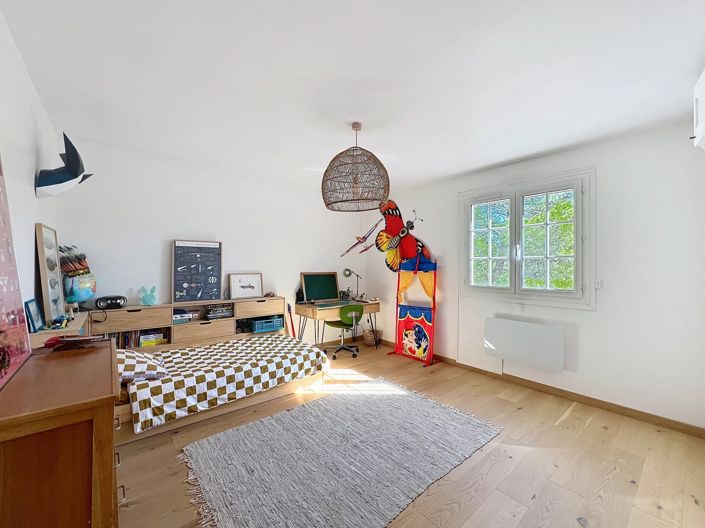 Image No.6-4 Bed House for sale