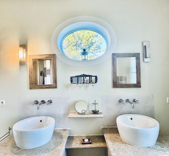 Image No.11-4 Bed Property for sale