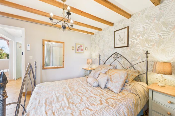 Image No.10-6 Bed House for sale