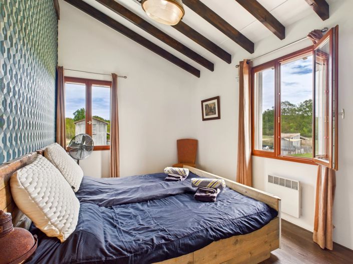 Image No.5-8 Bed House for sale