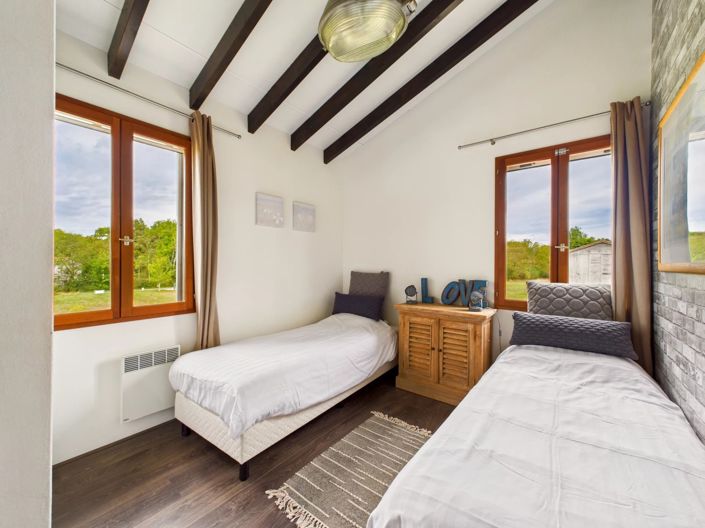 Image No.7-8 Bed House for sale