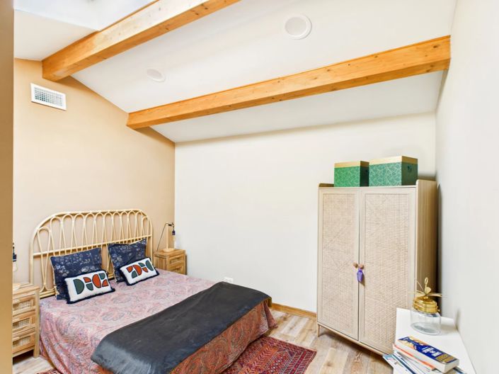 Image No.8-5 Bed House for sale