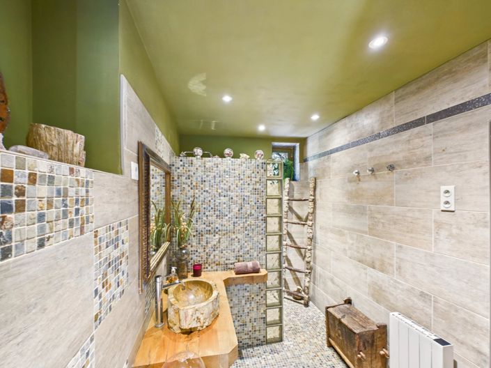 Image No.9-5 Bed House for sale