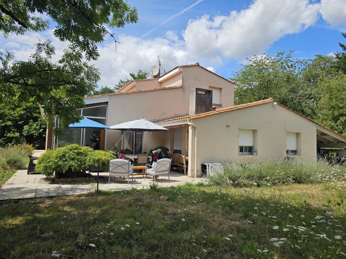 Image No.1-5 Bed House for sale