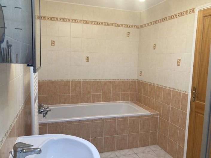 Image No.9-3 Bed House for sale