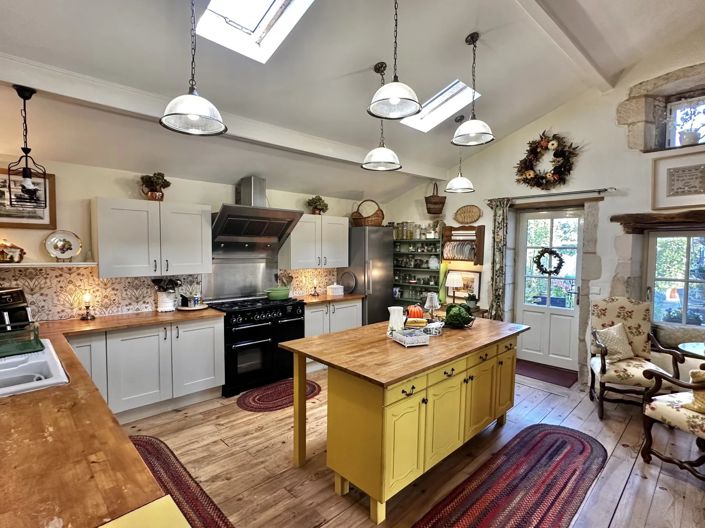 Image No.3-4 Bed House for sale