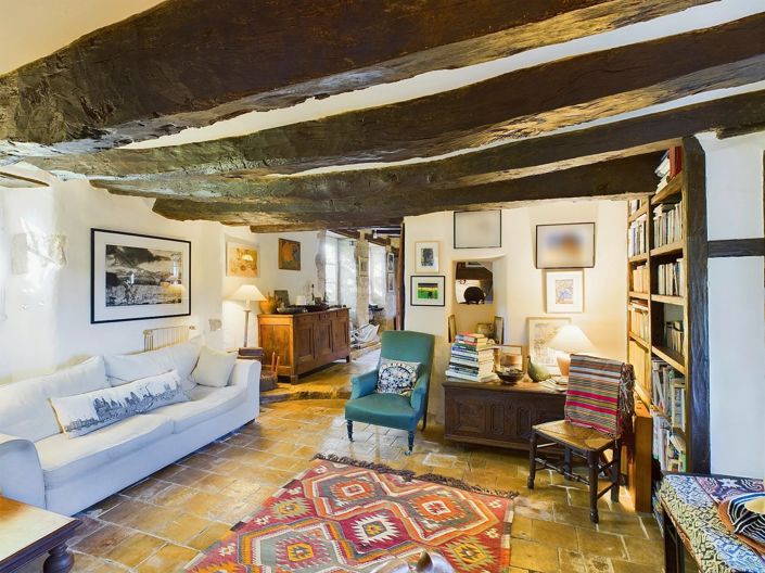 Image No.7-7 Bed House for sale